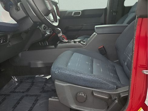 Used 2025 Ford Bronco Heritage Edition AWD/4WD image 11