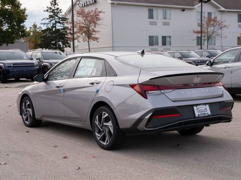 New 2025 Hyundai Elantra Sport image 5