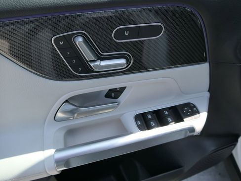 Used 2021 Mercedes-Benz GLB 250 image 13
