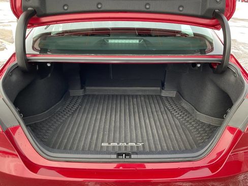 Used 2020 Toyota Camry XLE image 32