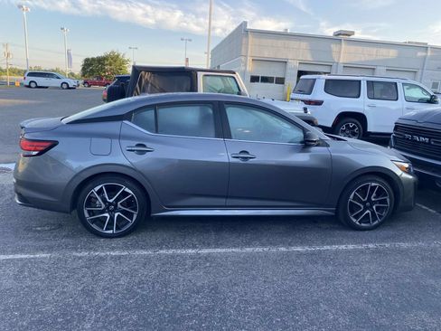 Used 2025 Nissan Sentra SR FWD image 8