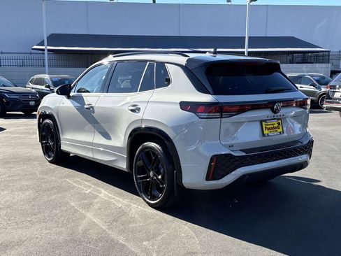 New 2026 Volkswagen Tiguan SE R-Line FWD image 4