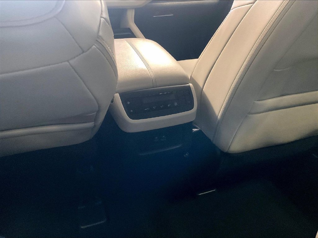 Used 2024 Nissan Pathfinder SL AWD/4WD image 27