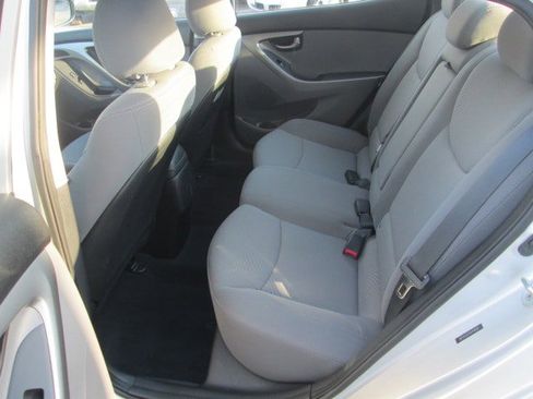 Used 2016 Hyundai Elantra SE image 10