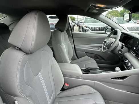 Used 2024 Hyundai Elantra SE FWD image 14