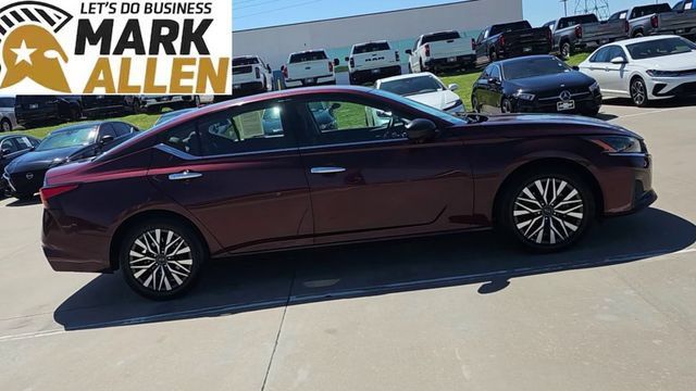 Used 2025 Nissan Altima 2.5 SV FWD image 9