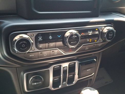 Used 2022 Jeep Wrangler Unlimited Sport AWD/4WD image 17