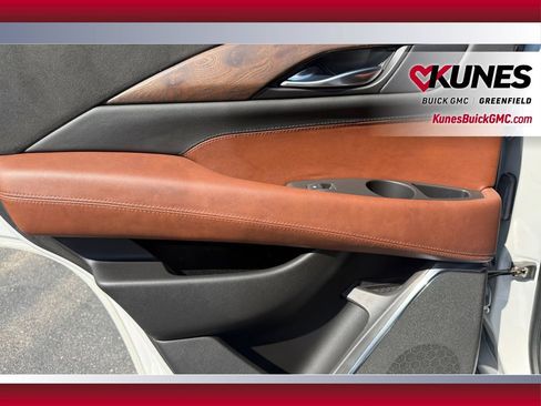 Used 2016 Cadillac Escalade Luxury AWD/4WD image 23