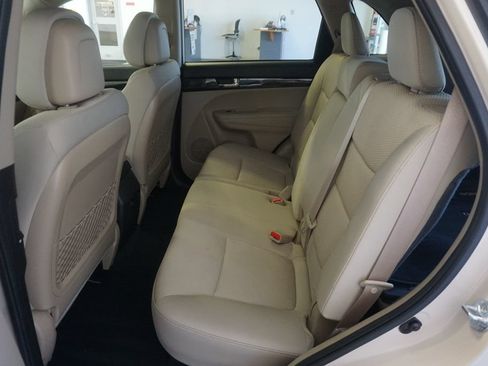 Used 2011 Kia Sorento 2WD w/ Convenience Pkg image 17
