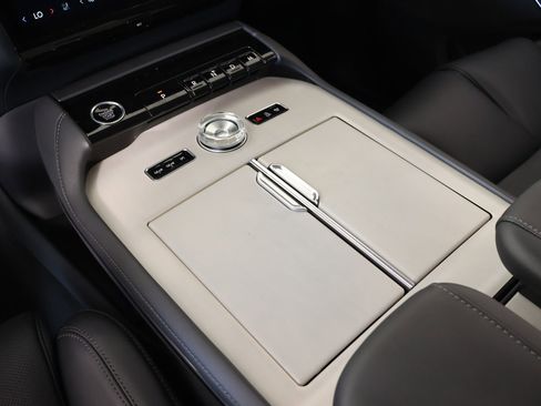 New 2026 Lincoln Navigator Premiere AWD/4WD image 8