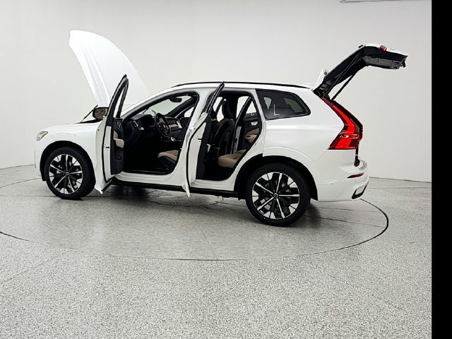 New 2026 Volvo XC60 B5 Plus w/ Protection Package Premier AWD/4WD image 12