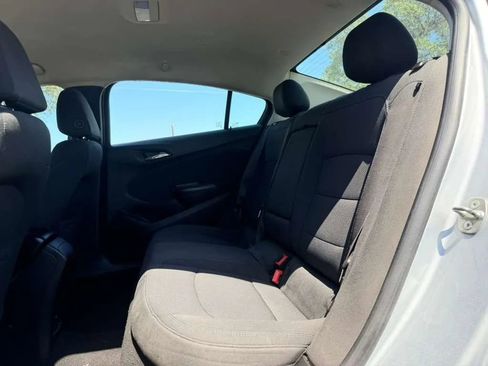 Used 2017 Chevrolet Cruze LT image 10