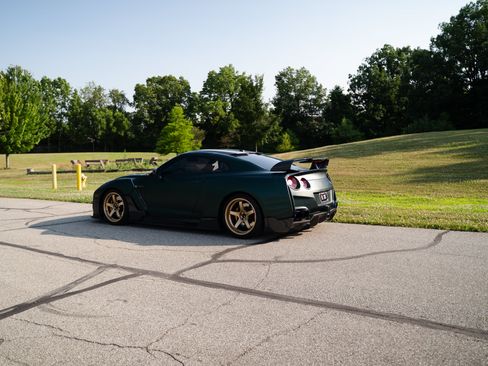 Used 2012 Nissan GT-R Premium AWD/4WD image 7