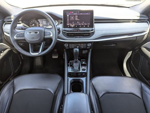 Used 2023 Jeep Compass Latitude image 11