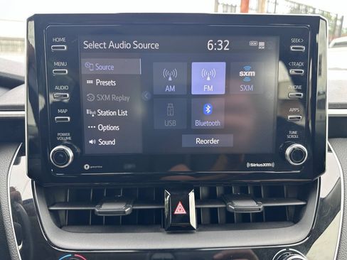 Used 2021 Toyota Corolla LE FWD image 40