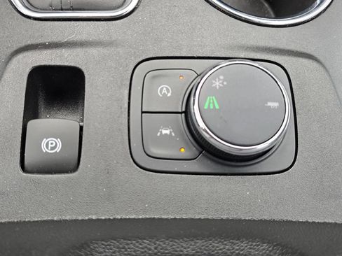 Used 2023 Chevrolet Traverse High Country FWD image 33