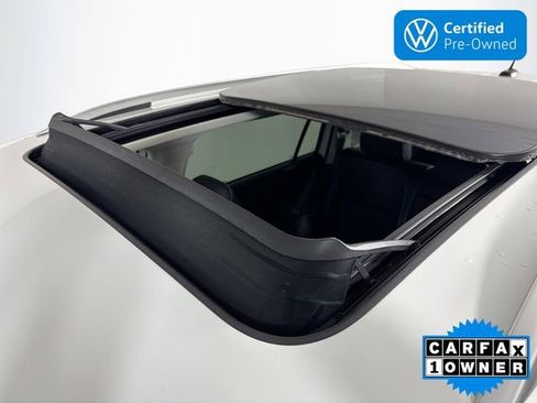 Certified 2022 Volkswagen Tiguan SE w/ Panoramic Sunroof Package image 22