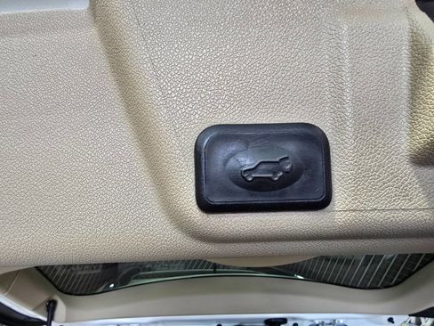 Used 2012 Buick Enclave Premium image 30