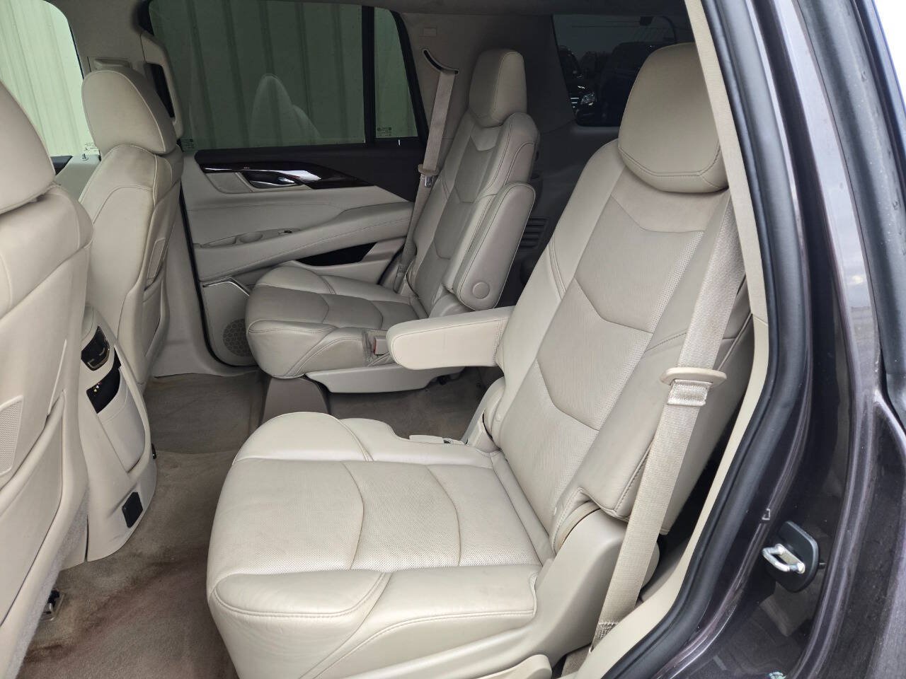 Used 2015 Cadillac Escalade Luxury AWD/4WD image 18