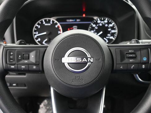 Used 2024 Nissan Rogue SV image 30