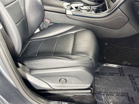 Used 2018 Mercedes-Benz GLC 300 4MATIC w/ Multimedia Package image 37