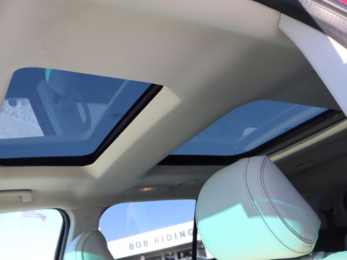 Used 2017 Ford Explorer Platinum image 27