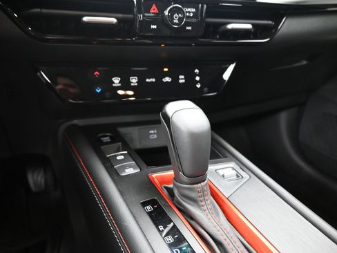 Used 2026 Nissan Kicks SR image 14