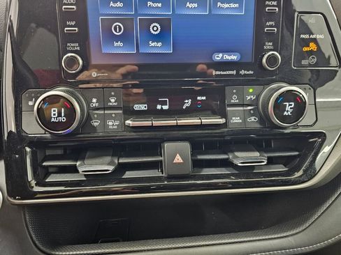 Used 2021 Toyota Highlander XLE image 30