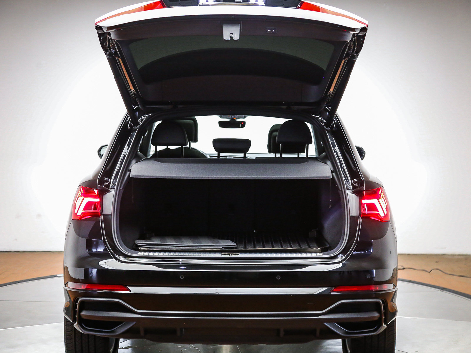 Certified 2023 Audi Q3 2.0T Premium w/ Convenience Package AWD/4WD image 27