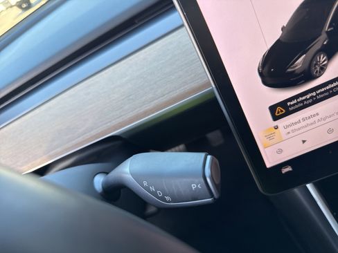 Used 2018 Tesla Model 3 Long Range image 17