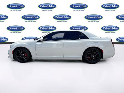 Used 2023 Chrysler 300 C image 5
