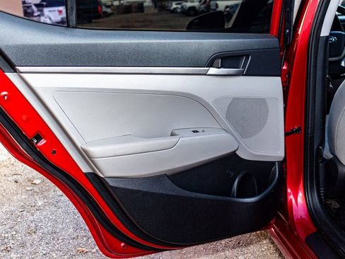 Used 2017 Hyundai Elantra SE image 18