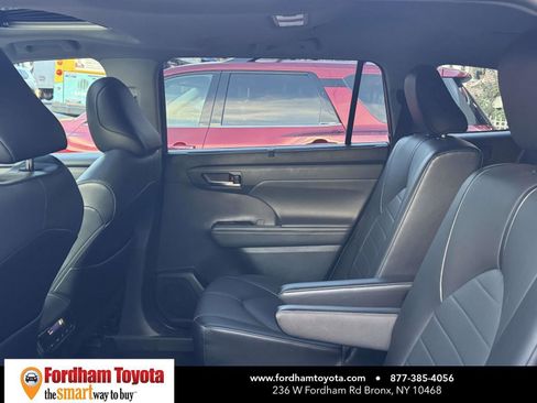 Certified 2021 Toyota Highlander XLE image 12
