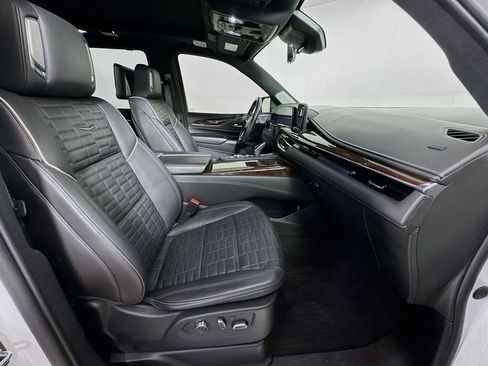 Used 2023 Cadillac Escalade Sport Platinum w/ LPO, ONYX Package image 38