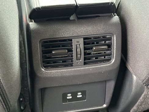 Used 2024 Nissan Rogue SV AWD/4WD image 15