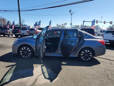 Used 2016 Nissan Sentra SR image 9