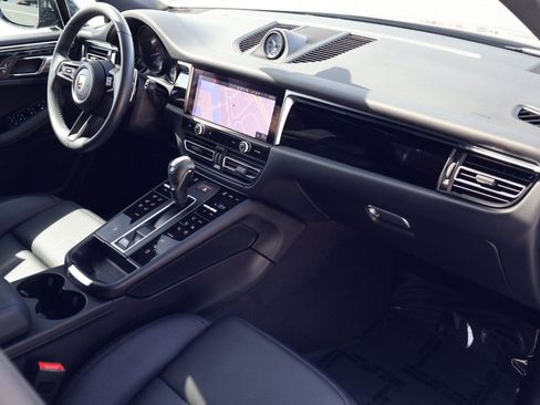 Certified 2025 Porsche Macan image 25