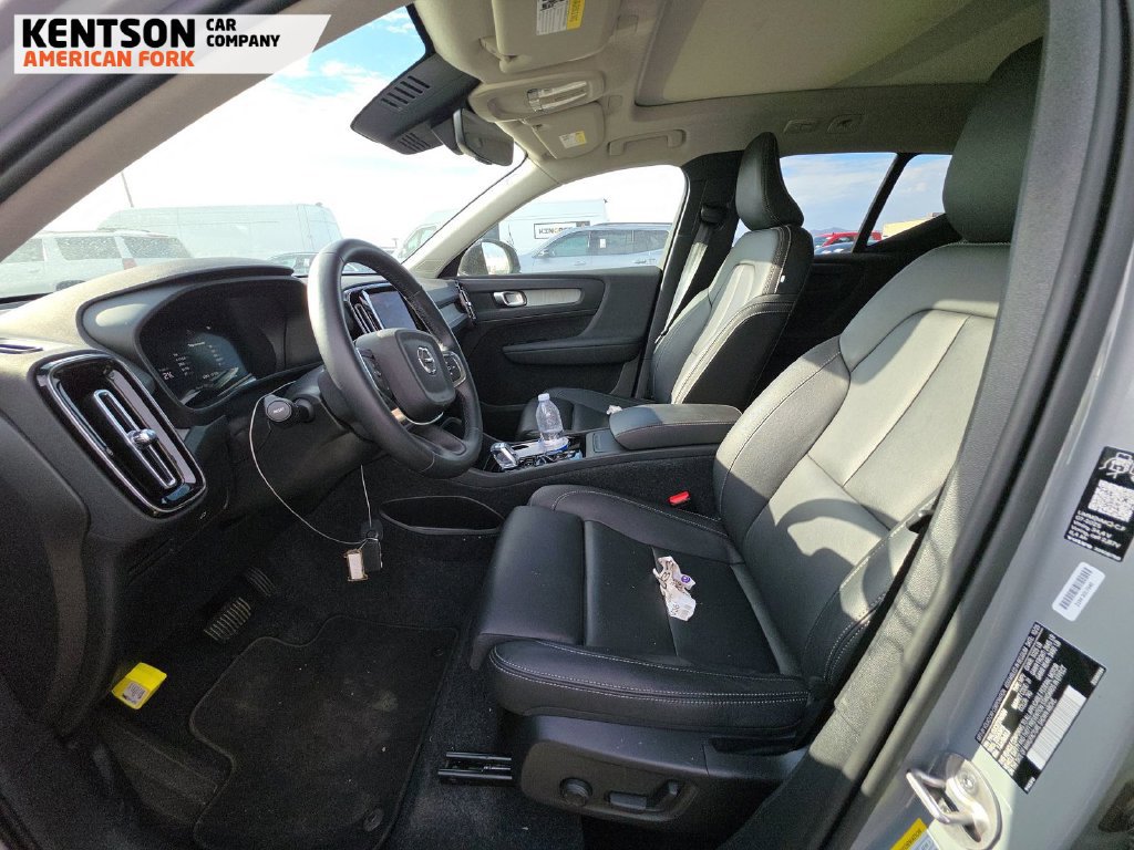 Used 2026 Volvo XC40 B5 Plus AWD/4WD image 4