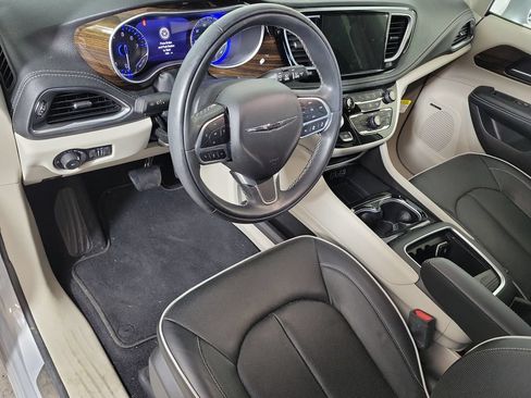 Used 2022 Chrysler Pacifica Limited FWD image 10