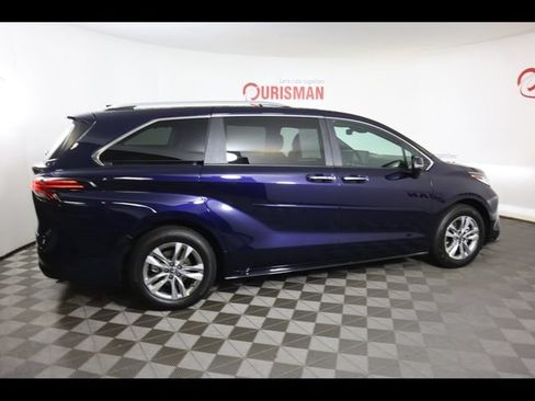 Used 2025 Toyota Sienna Limited AWD/4WD image 25