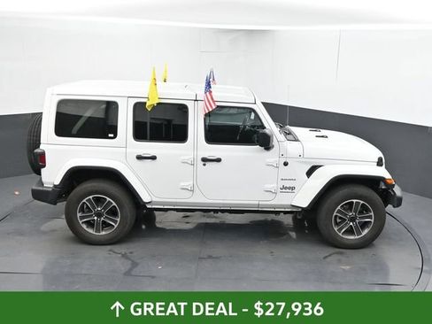 Used 2023 Jeep Wrangler Unlimited Sahara AWD/4WD image 38