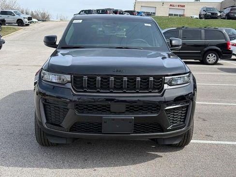 New 2026 Jeep Grand Cherokee Altitude image 10