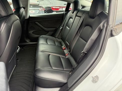 Used 2021 Tesla Model 3 Standard Range Plus image 4