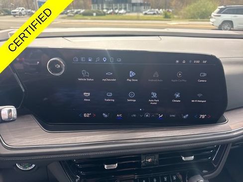 Used 2025 Chevrolet Suburban Z71 AWD/4WD image 12