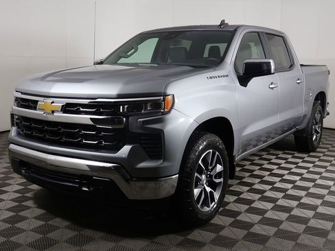 Used 2024 Chevrolet Silverado 1500 LT AWD/4WD image 7