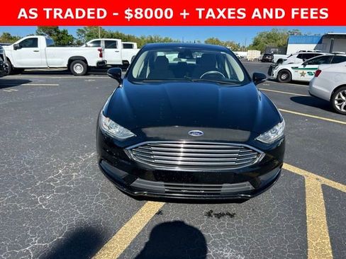 Used 2017 Ford Fusion SE image 2