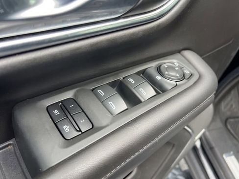 Used 2022 Chevrolet Suburban Z71 image 27