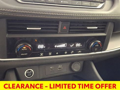 Used 2023 Nissan Rogue SV image 18