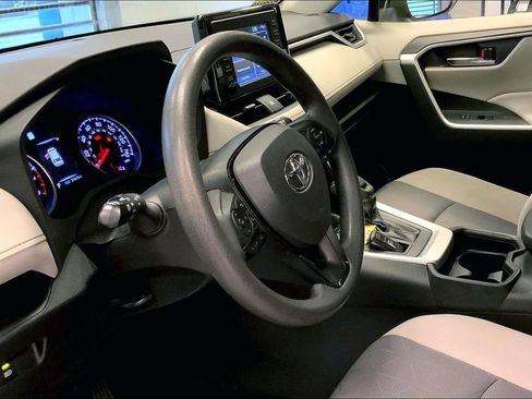 Used 2019 Toyota RAV4 XLE image 18