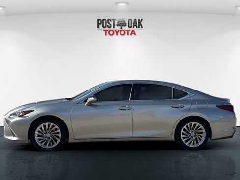 Used 2019 Lexus ES 350 350 Luxury w/ Accessory Package 2 image 4